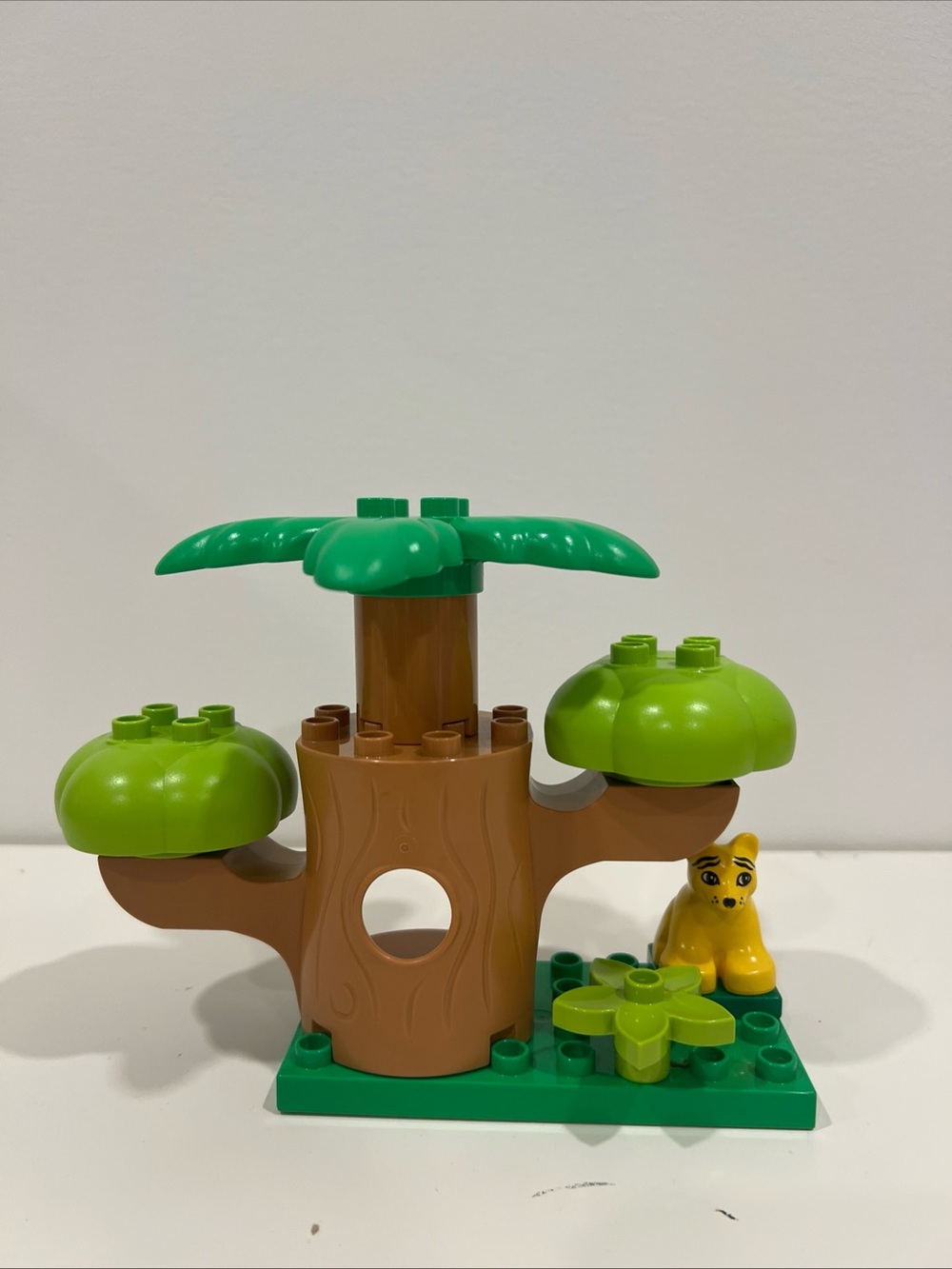 LEGO DUPLO Jungle Playset: Green Trees and Animals - Giraffe Turtle Baby Lion - Picture 4 of 4